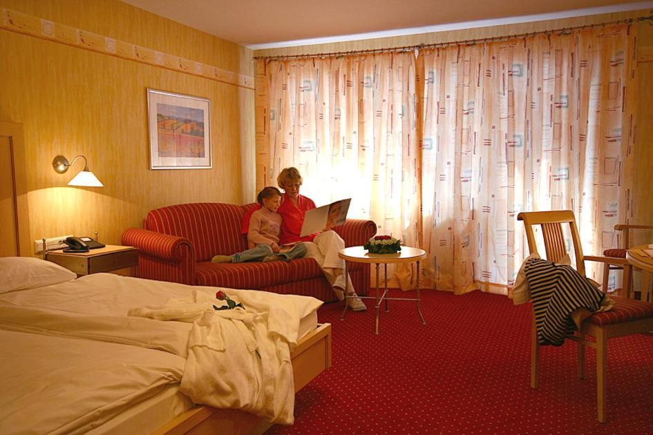 Family Room,150553933:JPEG